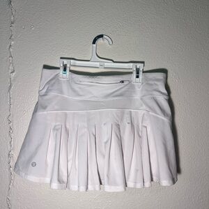 Lululemon Align High-Rise Tennis Skirt | White |
Size 6